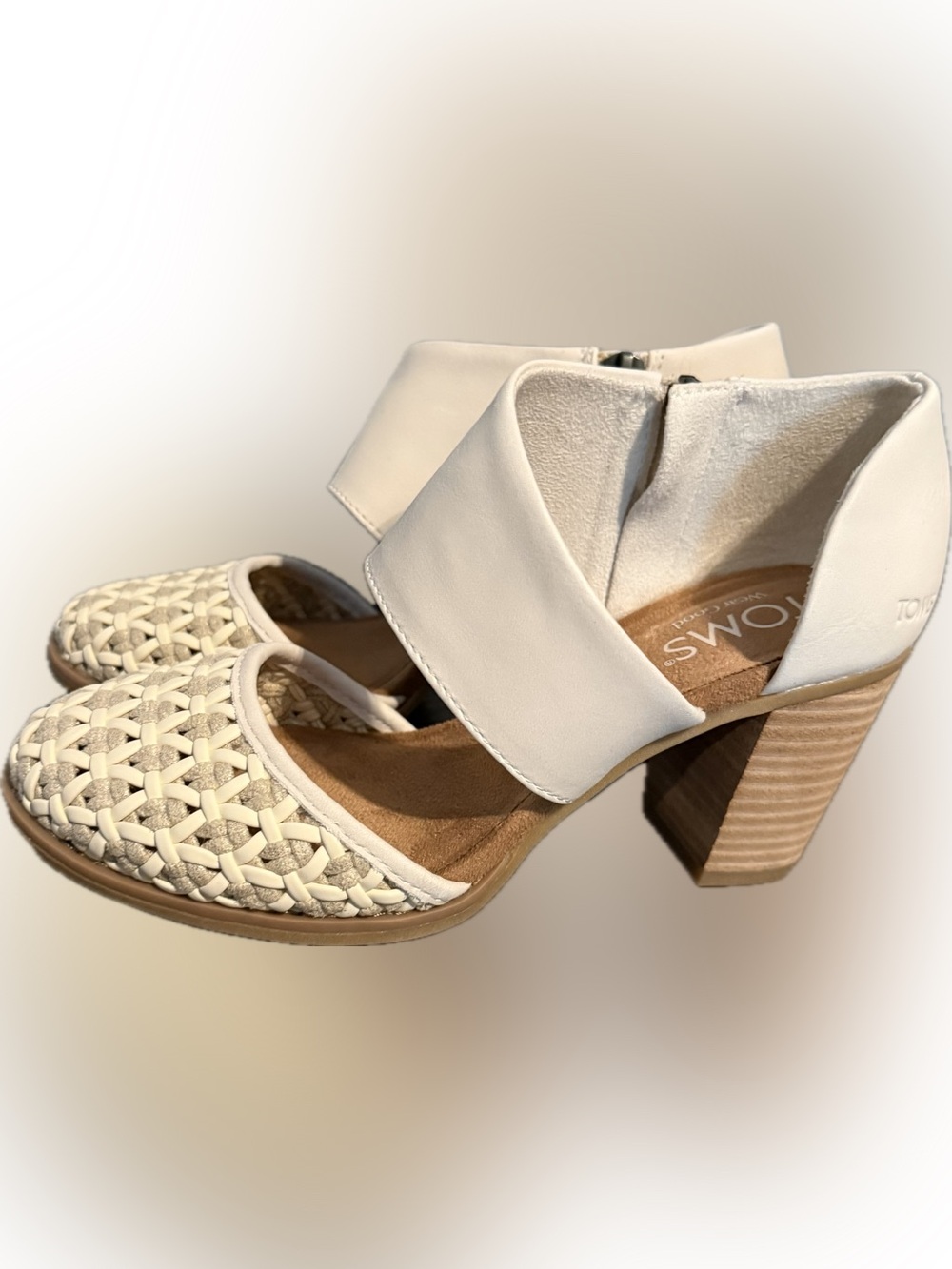 NIB TOMS Milan Closed Toe Heel